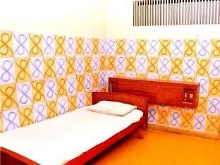 Sri Saibaba Guest House Пондичери Екстериор снимка