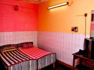 Sri Saibaba Guest House Пондичери Екстериор снимка